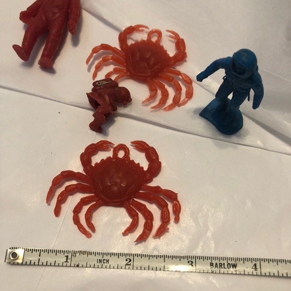 Antique Lot Scuba Divers and Crab Miniatures Toys - Picture 6 of 6